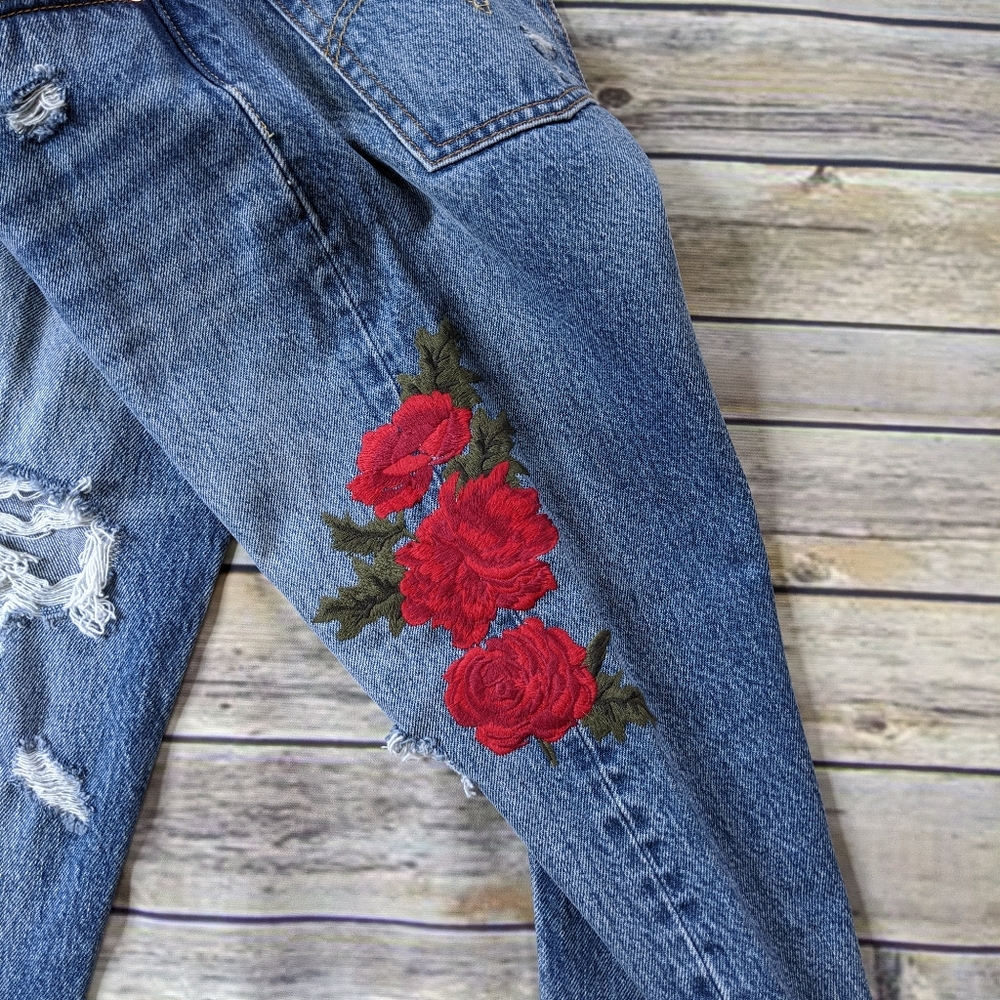 Levi's Rose Embroidered Distressed Tapered… - Picture 10 of 15